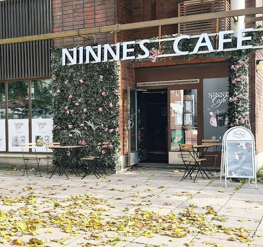 Ninnes cafe