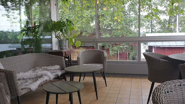 Kahvila-ravintola Hiidenpirtti