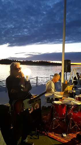 Sininen Hetki. Majoitus- ja ravitsemusliike, sauna ja kokoustilat meren äärellä. - Kaskinen