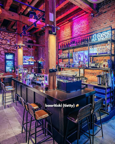 Comentarii opinii despre Wallis` Skatta Karaoke Bar