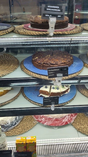 Opinii despre Valkoinen Puu Café & Shop în Jyväskylä - Ravintola-ala