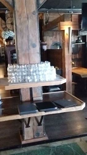 Opinii despre Mustaparran Päämaja în Tornio - Ravintola-ala