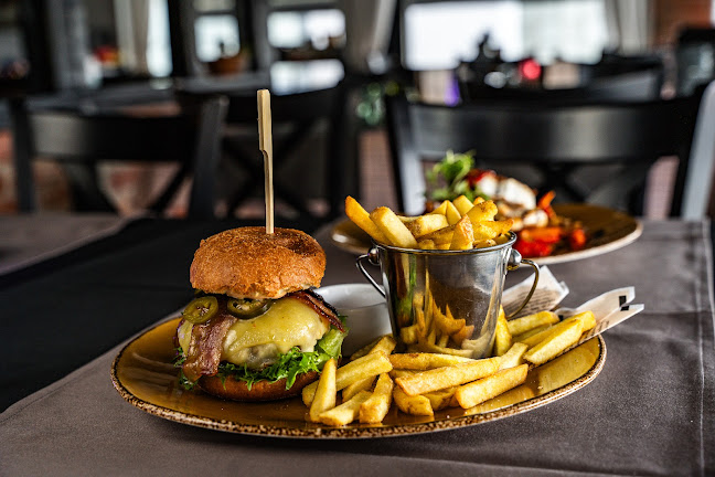 Bistro & Pub Hilpeä Hirvi - Ravintola-ala