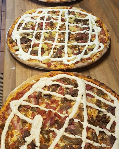 Opinii despre Jyväskylän kebab ja pizzeria în Jyväskylä - Ravintola-ala