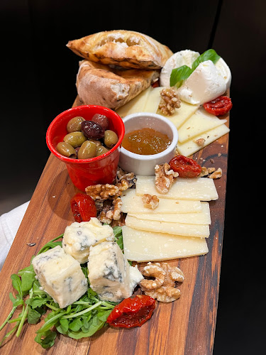 Kauppakeskus Rinteenkulma 2.kerros / Shopping center Rinteenkulma 2nd floor, Koskikatu 25, 96200 Rovaniemi