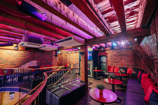 Comentarii opinii despre Wallis` Skatta Karaoke Bar