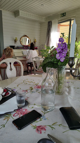 Opinii despre Antiikkikahvila ja teehuone Siiri în Lempäälä - Ravintola-ala