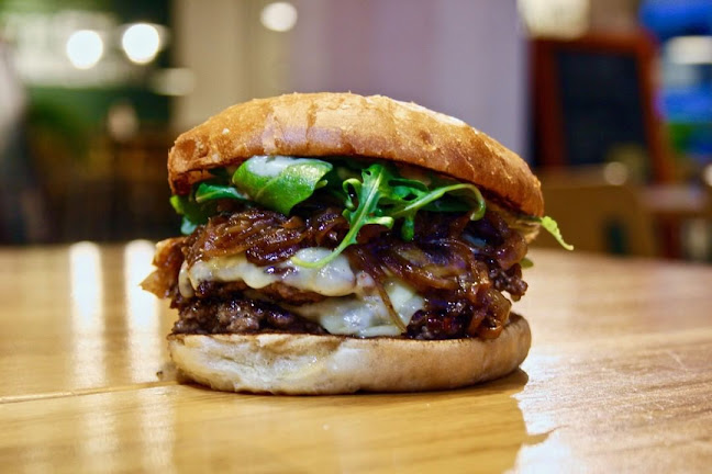 Friends & Brgrs Kaari