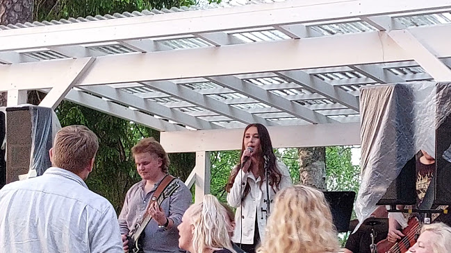 Villa Haikari Kesäolohuone - Tarkista aukioloajat www.villahaikari.fi! - Lohja