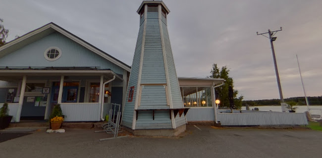 Sininen Hetki. Majoitus- ja ravitsemusliike, sauna ja kokoustilat meren äärellä.