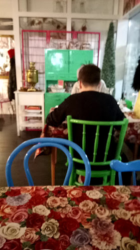 Hilpeä Kahvikissa - Ravintola-ala