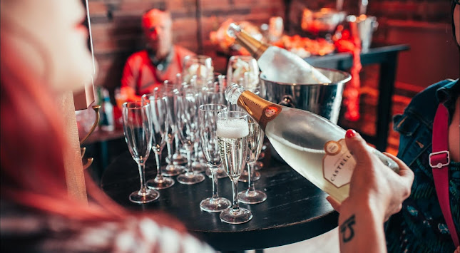 Opinii despre Wallis` Skatta Karaoke Bar în Helsinki - Ravintola-ala