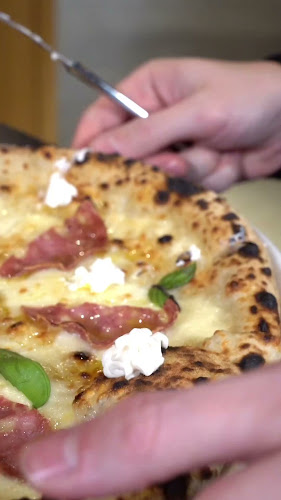 Pizzeria Luca Open Times