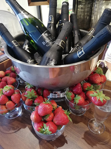 Opinii despre Ravinto- Ja matkailupalvelu Pyhämaan Pirtti Ky în Pyhämaa - Ravintola-ala