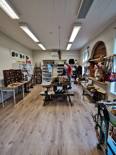 Comentarii opinii despre Wanhan Koulun Puoti Oy