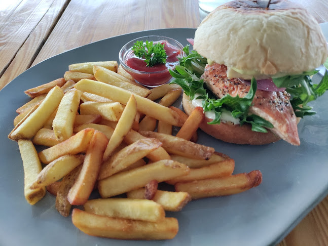 Comentarii opinii despre Sininen Hetki. Majoitus- ja ravitsemusliike, sauna ja kokoustilat meren äärellä.