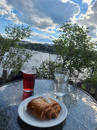 Reviews of Sinisen Huvilan Kahvila in Helsinki - Ravintola-ala
