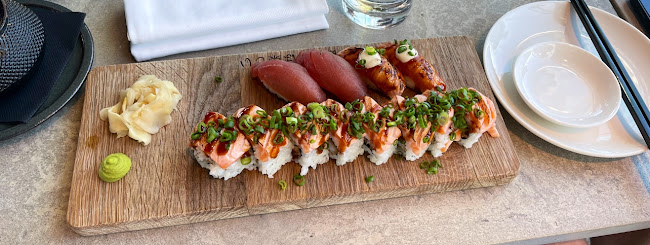 Restaurant Lucy in the Sky Open Times