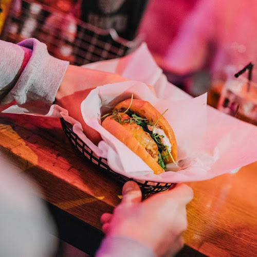Naughty BRGR & DIF Döner Oulu - Oulu