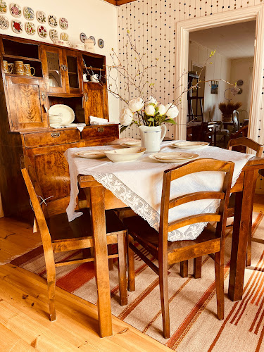 Comentarii opinii despre Mattilan Tila: Antikkiliike Vaarin Varasto, Kahvila Into