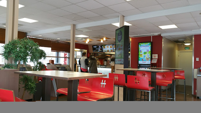 Opinii despre Hesburger Helsinki Pukinmäki în Helsinki - Ravintola-ala