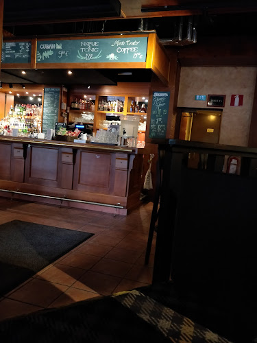 Comments and reviews of Moe's