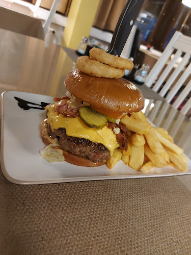 Lounaskahvila Triangeli Phone number