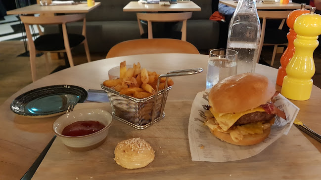 Karhumäentie 5, 01530 Vantaa