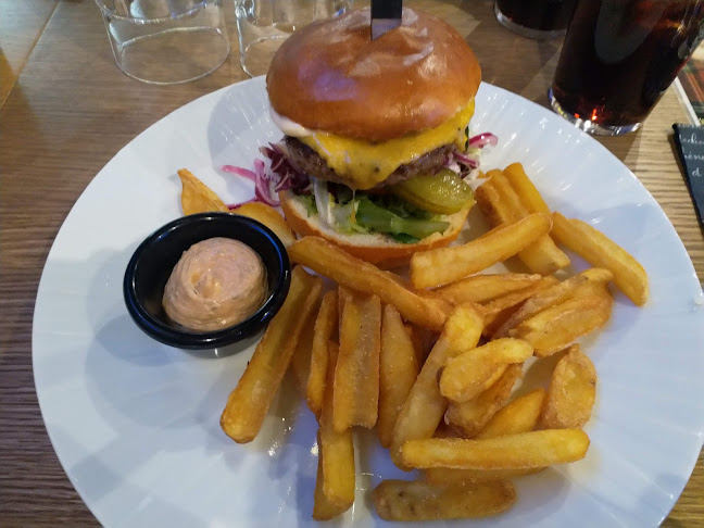 Hella Street Food Co. - Ravintola-ala