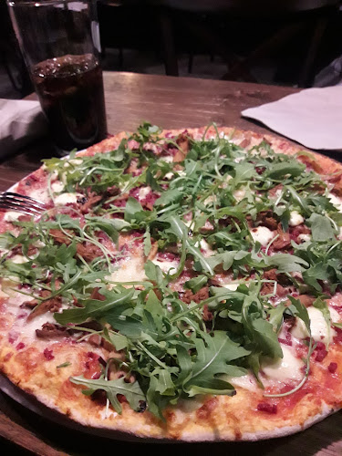 Comentarii opinii despre Henry's Saloon