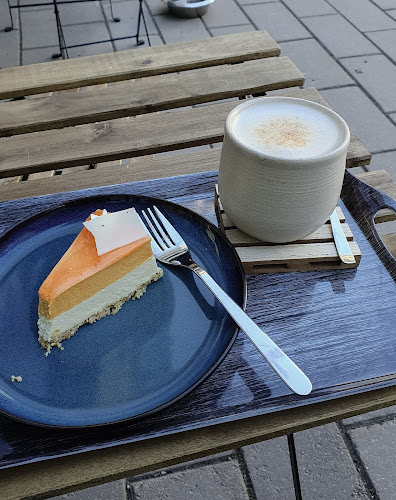 https://www.instagram.com/yesterdaycafe.fi/profilecard/?igsh=Y3ZrbjQ4ODRjd2hw