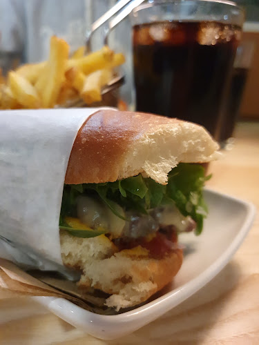https://www.friendsandbrgrs.fi/