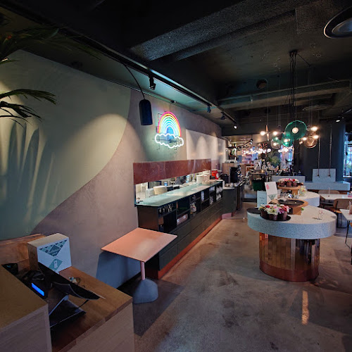 Memphis Hakaniemi Phone number