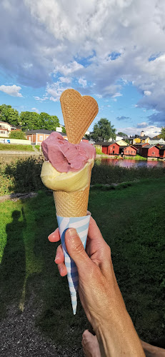 Opinii despre Vanhan Porvoon Jäätelötehdas, Tykkipuiston myyntipiste în Porvoo - Ravintola-ala
