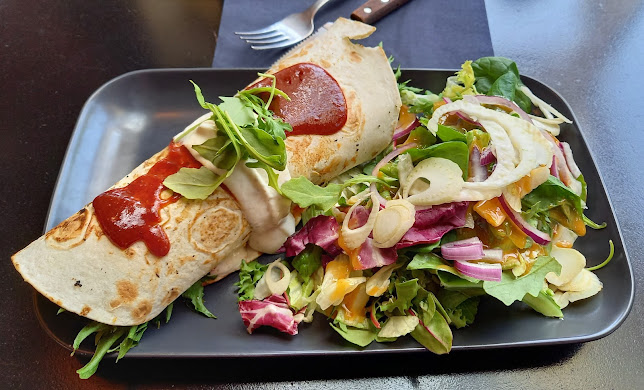 Iloisen Pojan Street Food Bar Phone number