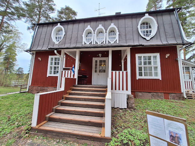 Villa Haikari Kesäolohuone - Tarkista aukioloajat www.villahaikari.fi! - Lohja