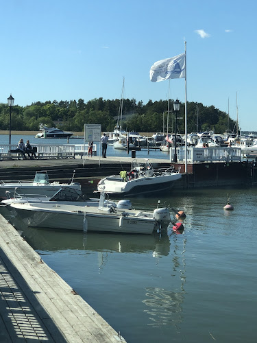 Mannerheiminkatu 1, 21100 Naantali