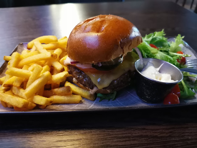 Comentarii opinii despre Sali Sports & Grill