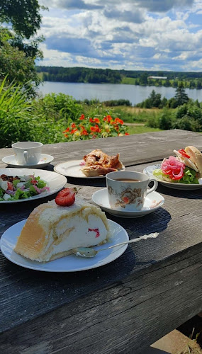 Opinii despre Mattilan Tila: Antikkiliike Vaarin Varasto, Kahvila Into în Ikaalinen - Ravintola-ala