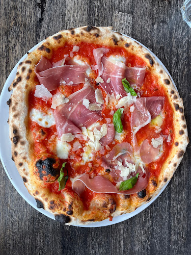 http://www.pizzerialuca.fi/