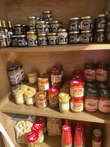 https://www.instagram.com/anasa_greek_deli/profilecard/?igsh=eHU3dzk3cnJmbnI2