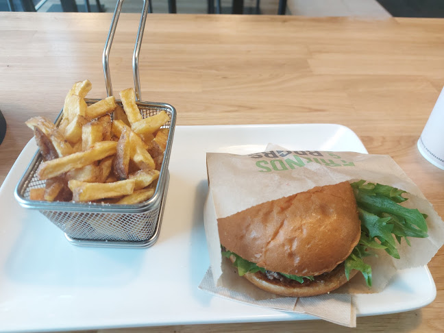 Friends & Brgrs Kaari