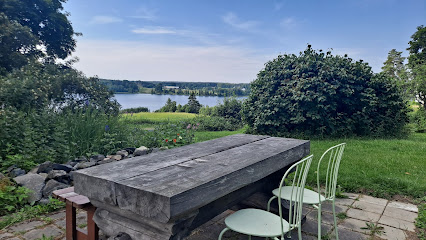 Mattilan Tila: Antikkiliike Vaarin Varasto, Kahvila Into