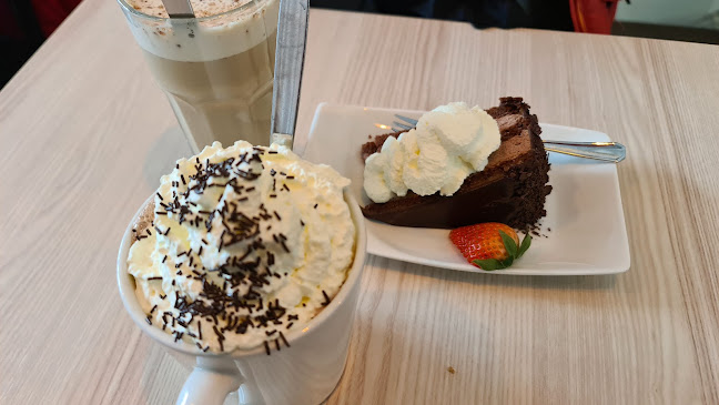 Comentarii opinii despre Cake House Café