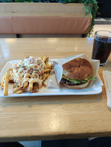 Comments and reviews of Friends & Brgrs Kaari