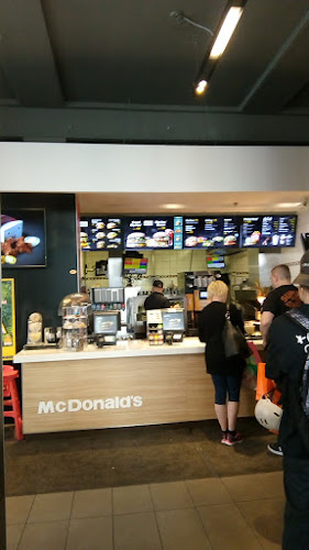 Opinii despre McDonald's Oulu Rotuaari în Oulu - Ravintola-ala