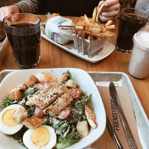 Friends & Brgrs Iso Omena