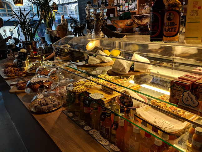 Ihana Kahvila Baari Open Times