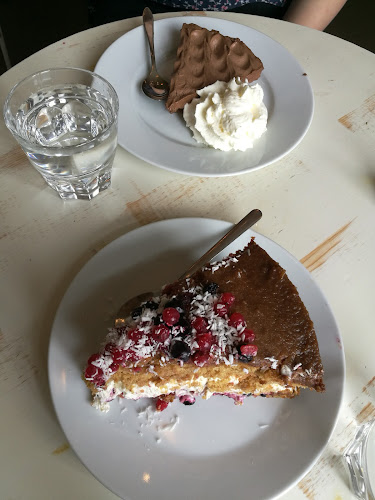 Valkoinen Puu Cafe & Shop Open Times