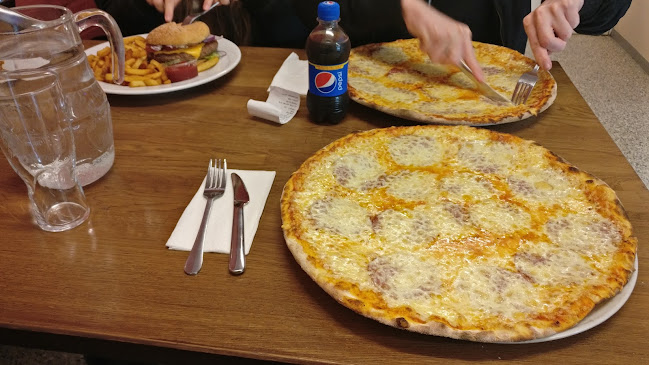 Pizzeria Ella - Ravintola-ala